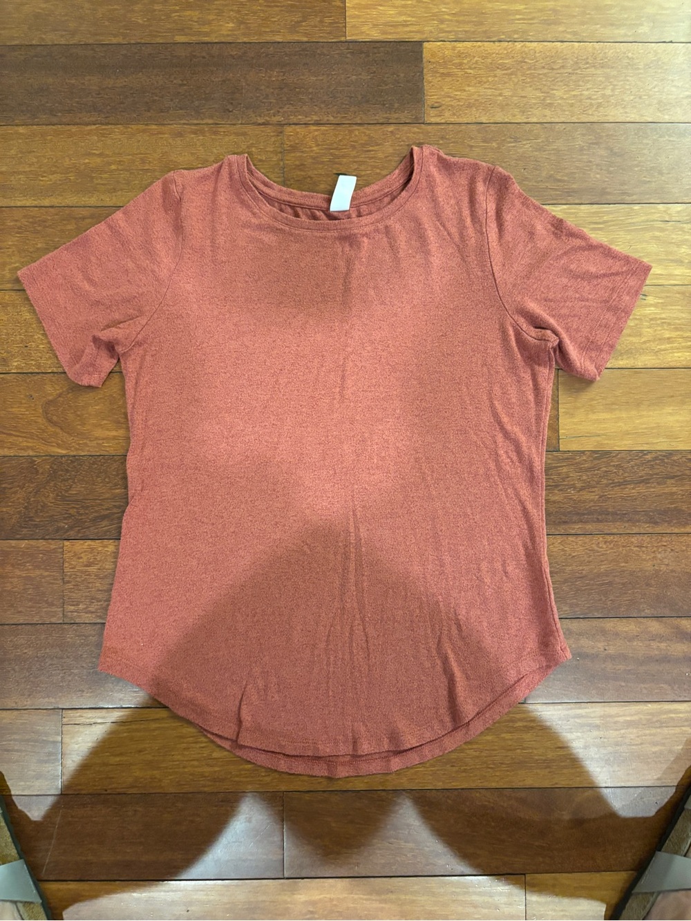 Old Navy Short-Sleeve Crewneck Tee in Rust size M